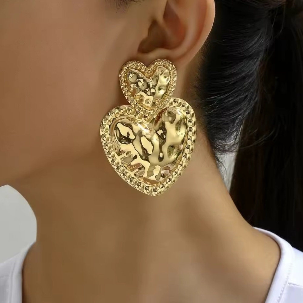 Zara gold  Heart-Shaped Earrings - Picture 2 of 4